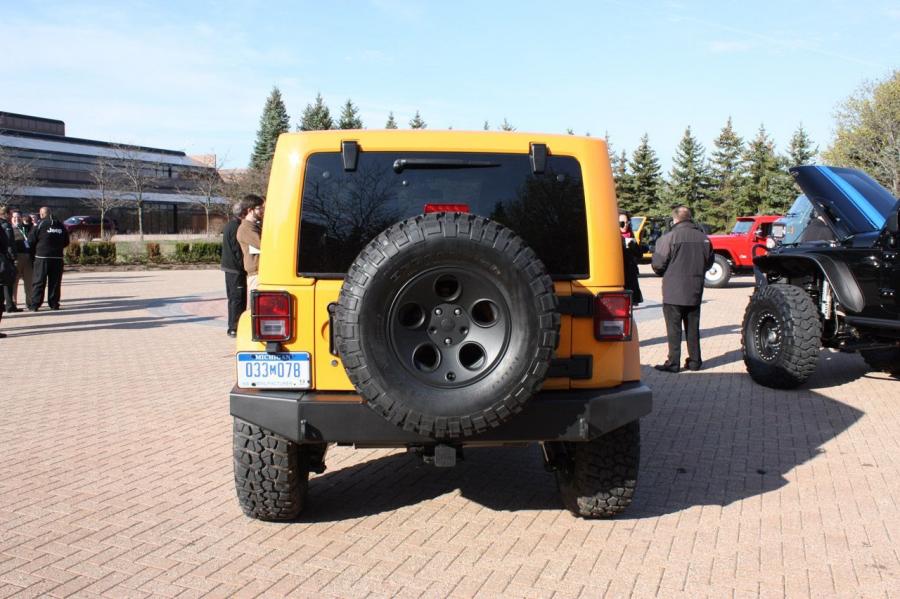  Jeep Wrangler Accessorized Concept by Mopar 2012 года  (фото 6 из 9)